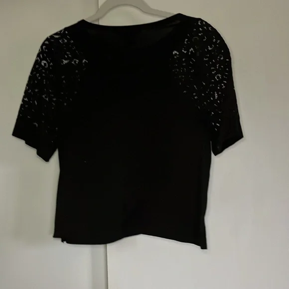 Banana Republic | like new condition | cropped | short sleeve - Picture 5 of 5